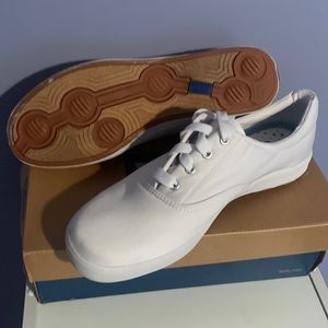 Keds Womens  white sneakers size 8